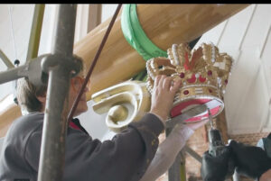 Corona fissata a bordo durante restauro yacht reale danese Dannebrog