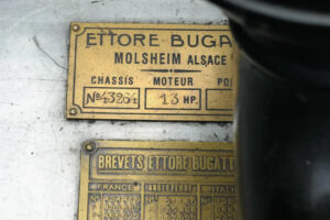 Targhetta Ettore Bugatti con numero chassis 43264 Bugatti Type 43 del 1928