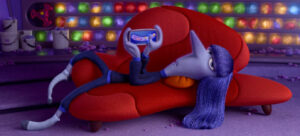 Ennui (Noia) sdraiata sul divano Inside Out 2