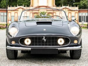 Vista frontale prima 250 GT SWB California Spider