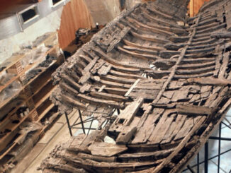 Relitto della nave di Kyrenia nella sala del museo