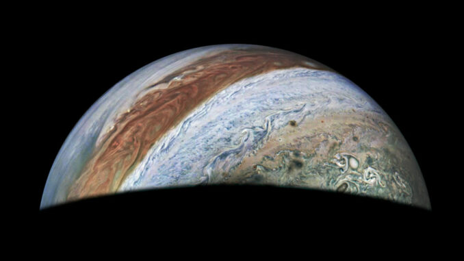 Vista di Giove catturata dalla JunoCam il 13 giugno 2024