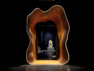 Legno stratificato per ricostruire una grotta - Sotheby’s Hong Kong MVRDV