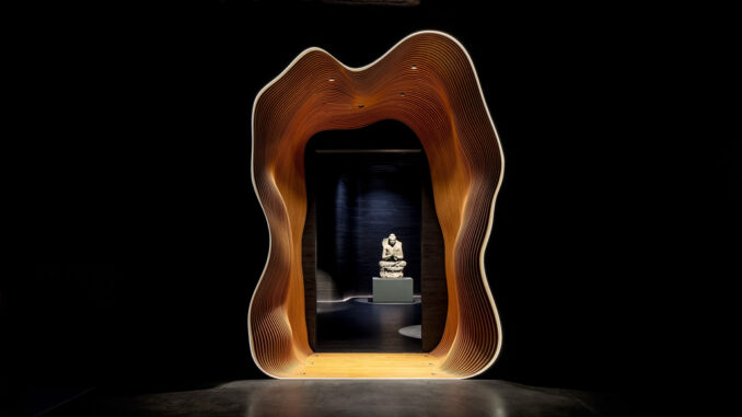 Legno stratificato per ricostruire una grotta - Sotheby’s Hong Kong MVRDV