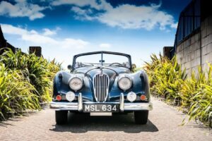 Vista frontale Jaguar XK140 Drophead Coupé del 1955