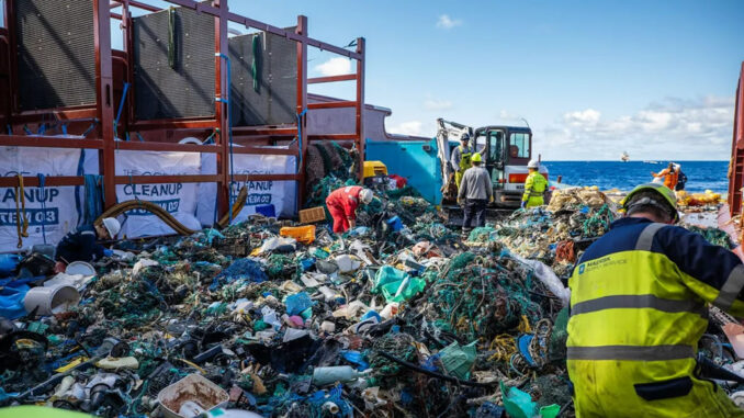 Rifiuti di plastica raccolti da The Ocean Cleanup