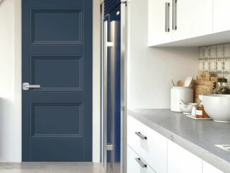 Porta in masonite colore blu in cucina