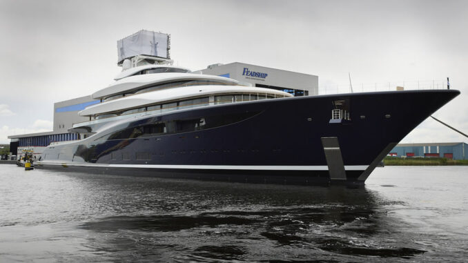 Feadship Project 821 in navigazione