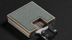 Microchip IBM nuovi moduli CPO con PWG a passo di 50 micrometri