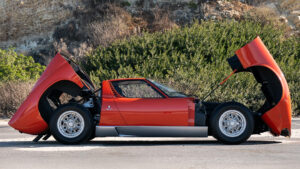 Portelloni aperti Lamborghini Miura P400 Coupé del 1967