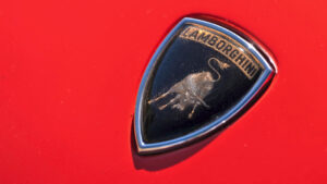 Logo Lamborghini su cofano Miura P400 Coupé del 1967