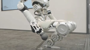 Robot antropomorfo piegamento con gambe in parallelo - LimX Dynamics progressi mobilità