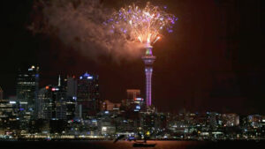 Auckland spettacolo pirotecnico da Sky Tower 1-1-2025 nel porto