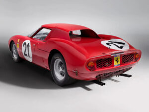 Vista ¾ retro Ferrari 250 LM del 1964 di Scaglietti