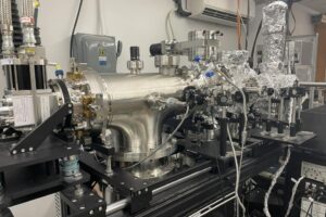 Laboratori ultra-freddi con apparecchiature sperimentali per dimostrare la superfluidità dell’idrogeno